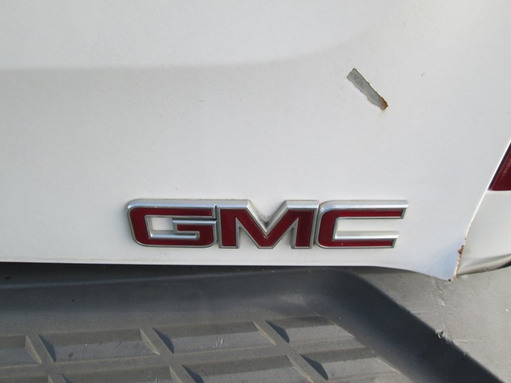 2013-gmc-2500hd-image-16