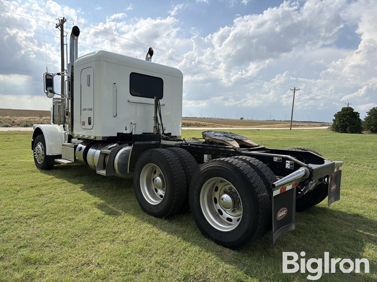 2015-peterbilt-388-image-7
