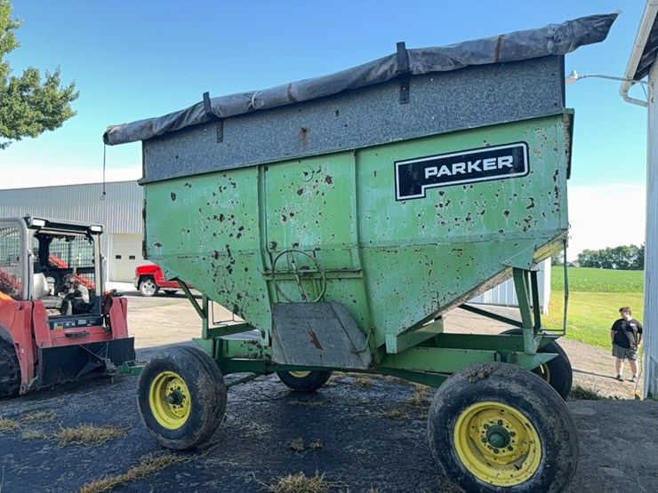 parker-gravity-wagon-w/-john-deere-gear-image-8