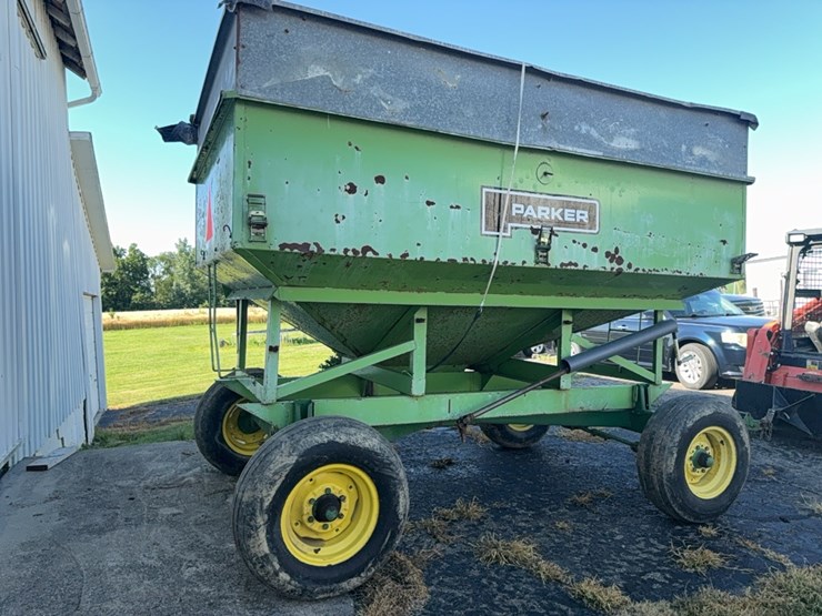 parker-gravity-wagon-w/-john-deere-gear-image-4