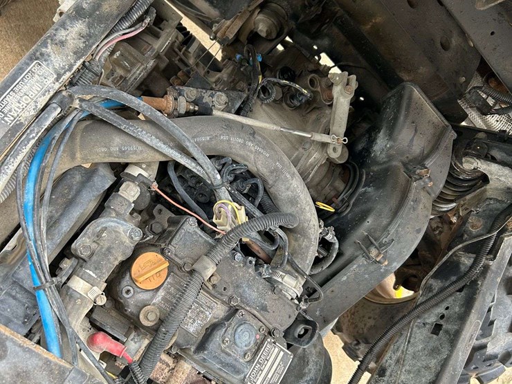 2011-john-deere-gator-image-25