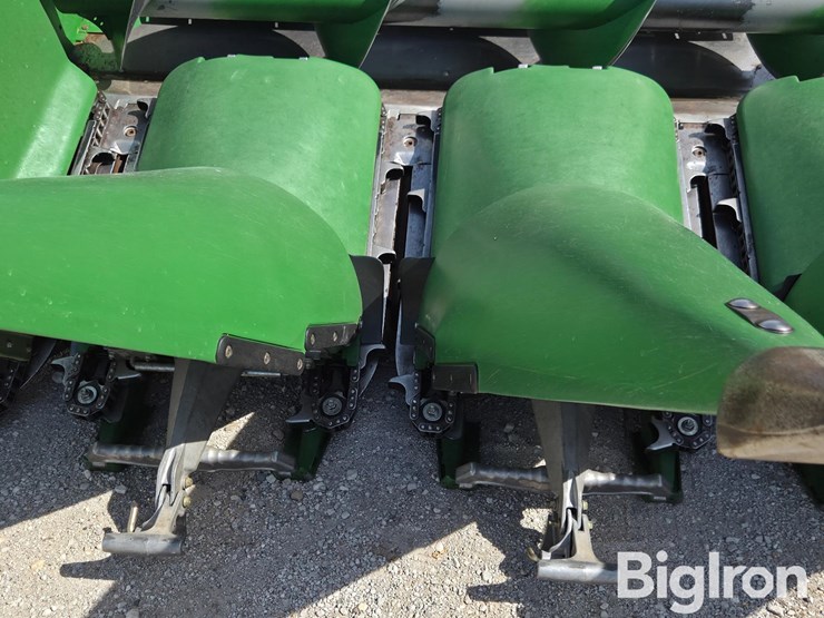 2017-john-deere-608c-image-16