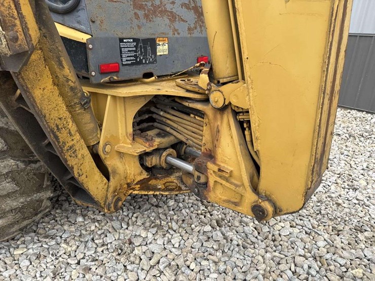 caterpillar-416b-image-18