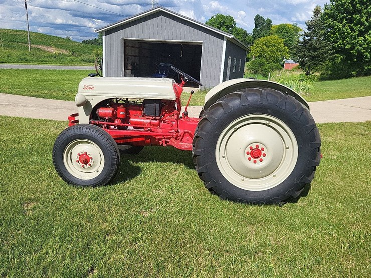 1951-ford-8n-image-2