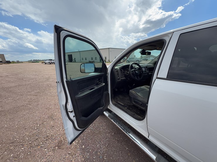 2016-dodge-2500-image-18