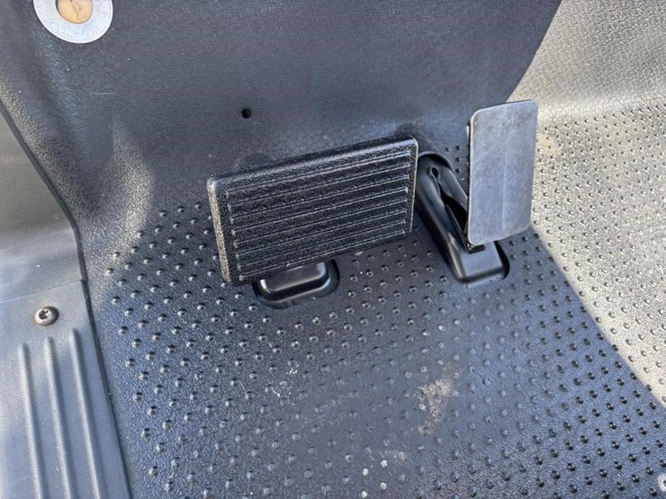 ez-go-utility-cart-image-14