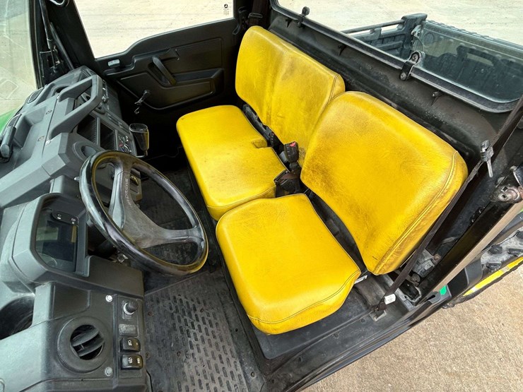 2019-john-deere-gator-image-25