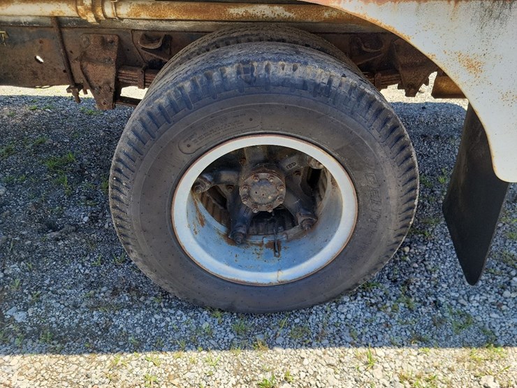 ford-f700-image-10
