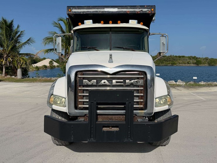 2006-mack-granite-ct713-image-6