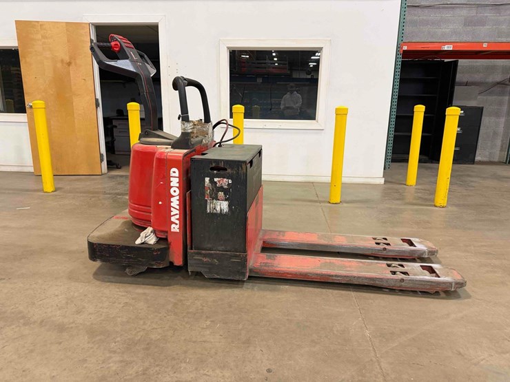 electric-pallet-jack-image-1
