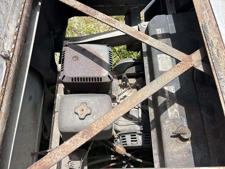 1997-club-car-carryall-vi-gas-utility-cart-image-15