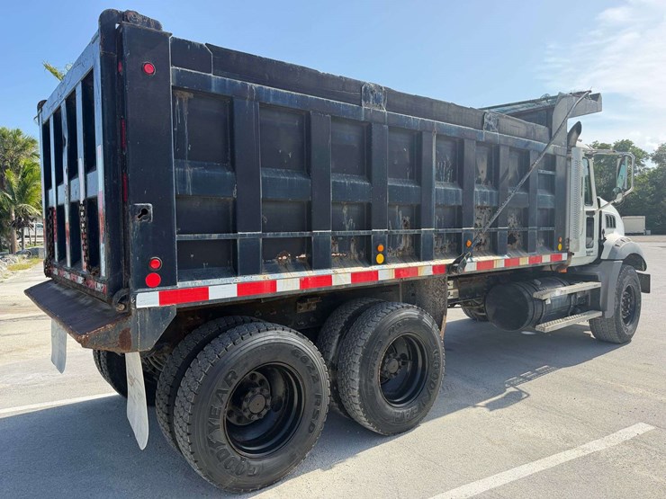 2006-mack-granite-ct713-image-4