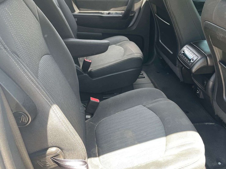 2016-chevrolet-traverse-image-16