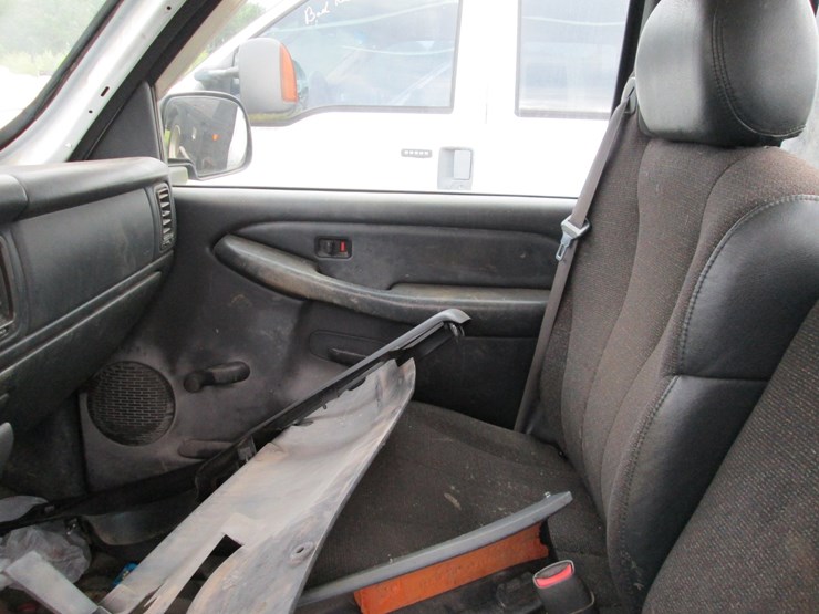 2000-chevrolet-silverado-1500-image-23