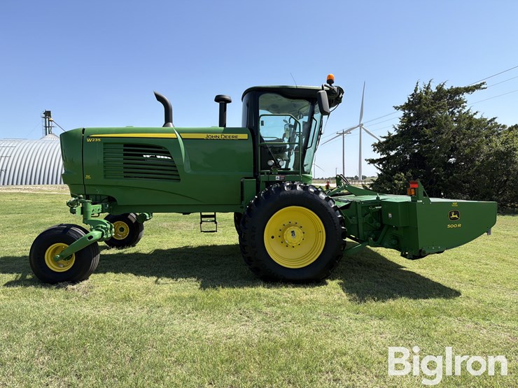 2020-john-deere-w235-image-4