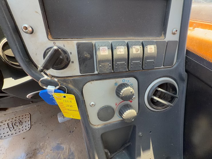 2011-jcb-510-56-image-31