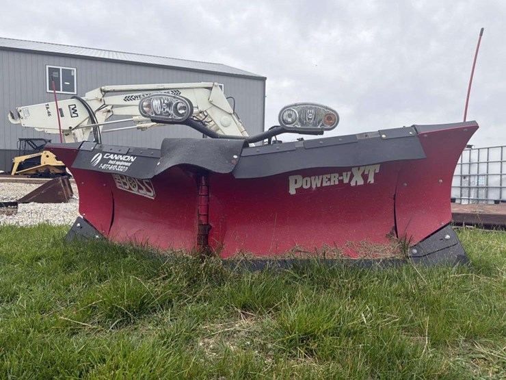 the-boss-8ft-3in-power-v-xt-snow-plow-image-1