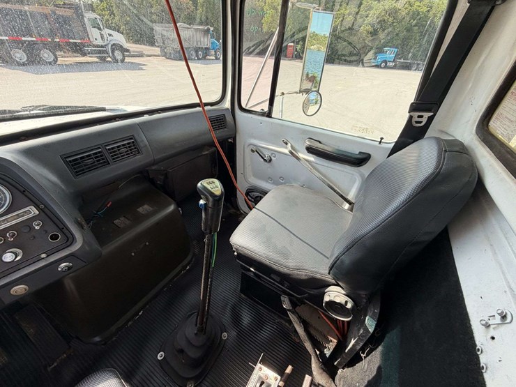1990-ford-l8000-image-44