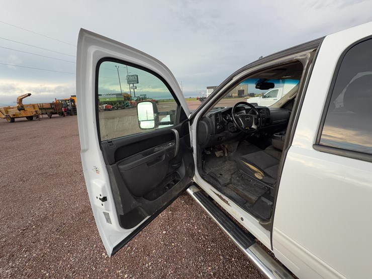 2011-chevrolet-silverado-2500-image-18