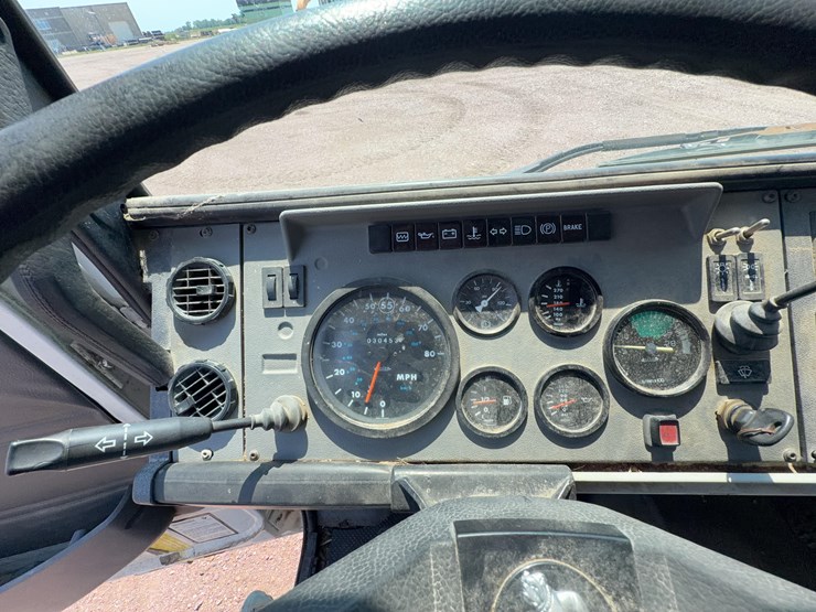 1997-mack-ms200p-dump-truck-image-21