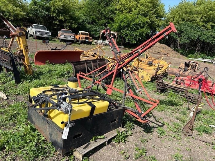 demco-sprayer-w/pump-&-booms-image-1