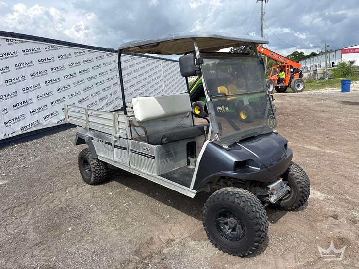 1997-club-car-carryall-vi-gas-utility-cart-image-2