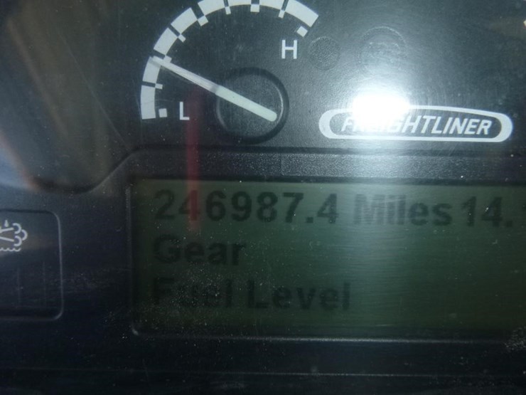 2012-freightliner-mt55-image-21