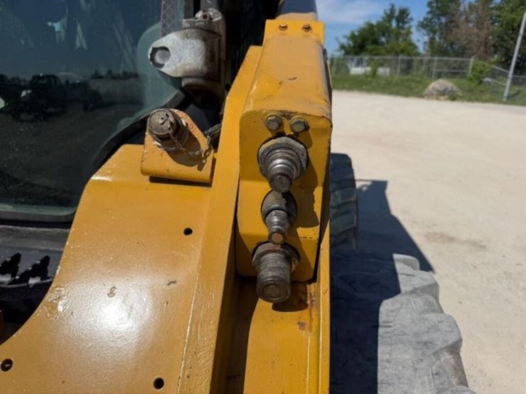 2014-caterpillar-262d-image-35