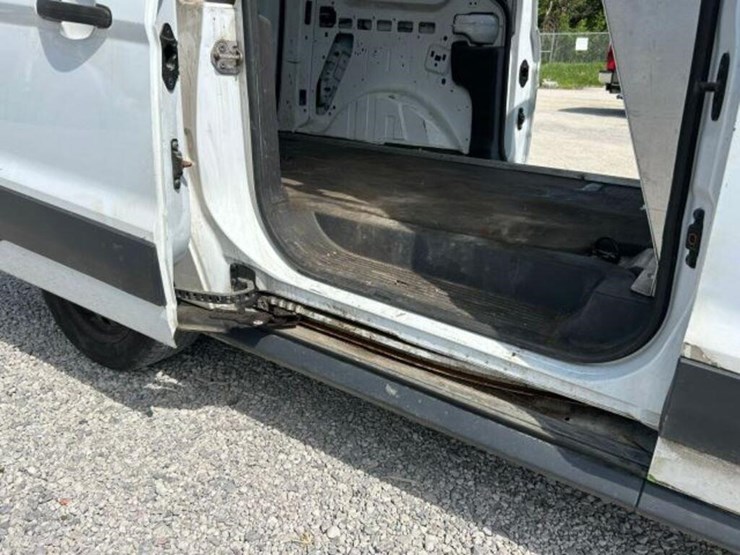 2015-ford-cargo-image-27