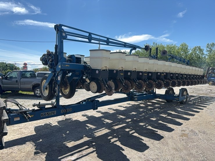 kinze-3600-image-1