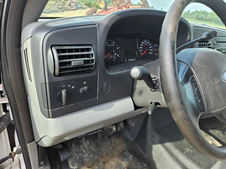 2007-ford-f550-image-26