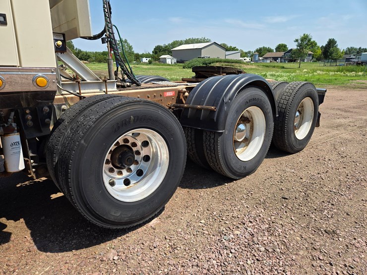 2011-western-star-4900fa-image-7