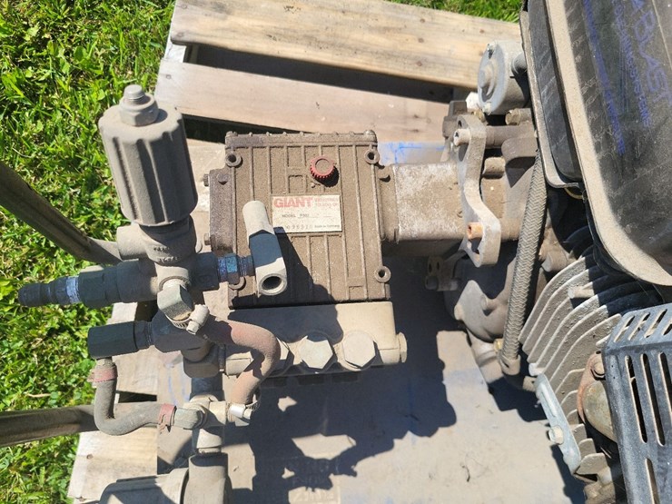 aqua-blast-power-washer-w/briggs-and-stratton-vangard-9hp-engine-image-9