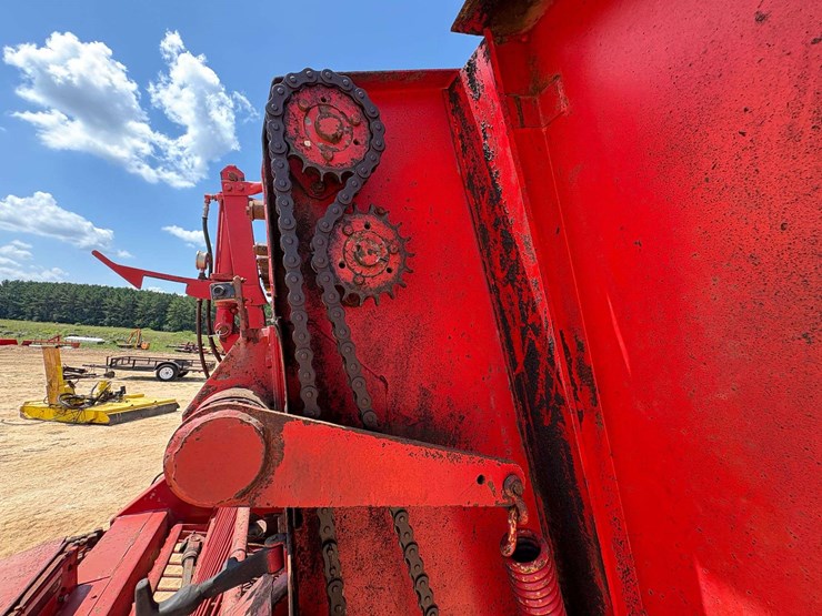 massey-ferguson-1560-image-30