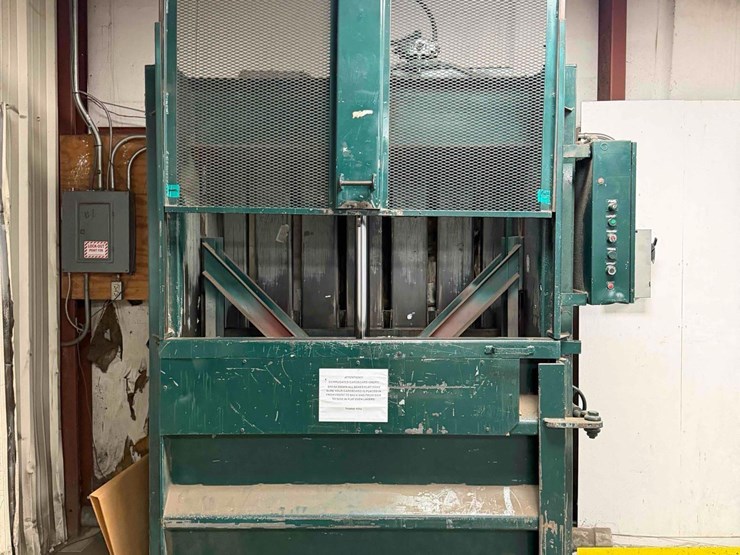 marathon-v-6030-hd-heavy-duty-vertical-baler-image-2