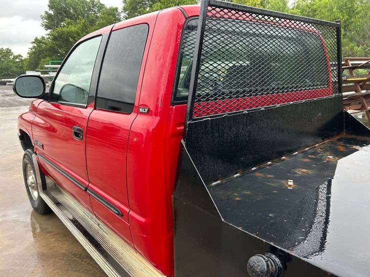 2001-dodge-2500-image-14