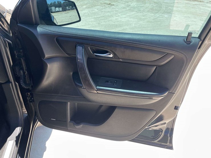 2017-chevrolet-traverse-image-17