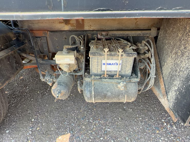 1997-mack-ms200p-dump-truck-image-12