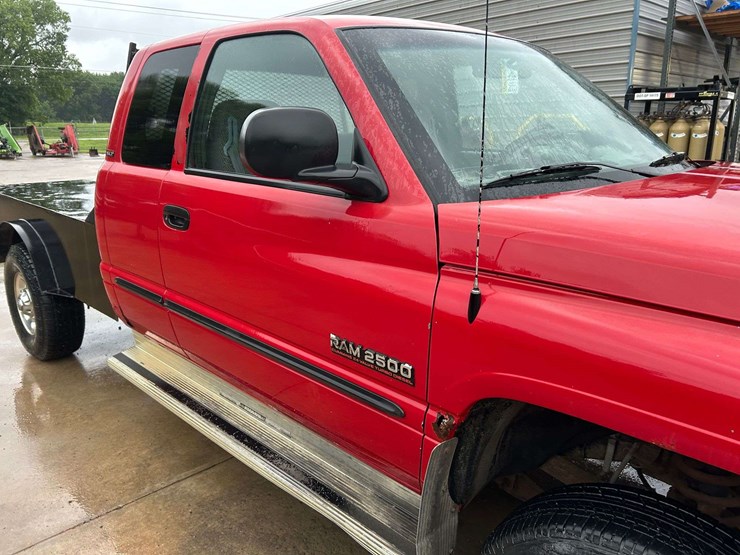 2001-dodge-2500-image-11