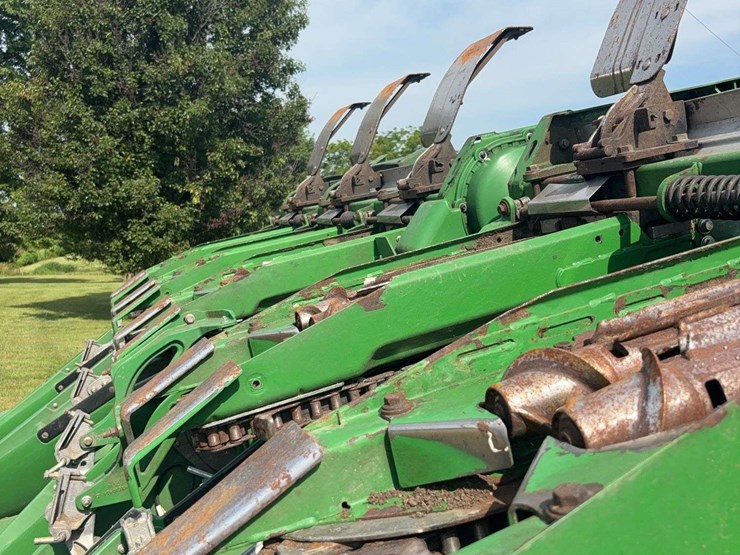 2018-john-deere-12-image-26