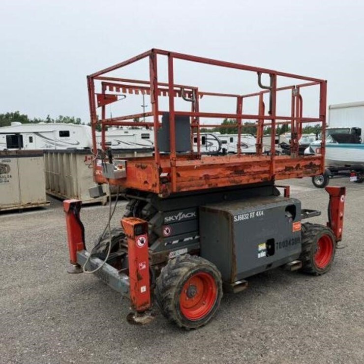 2017 Skyjack SJ6832 4x4 Scissor Lift 37011111