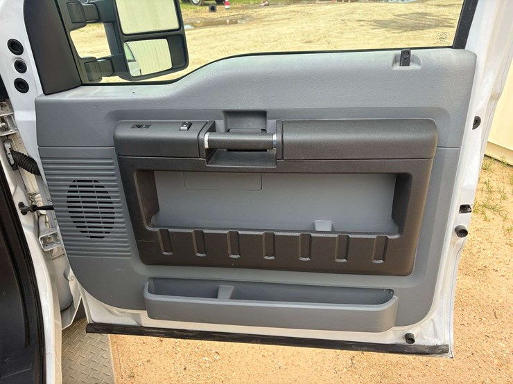 2016-ford-f550-image-16