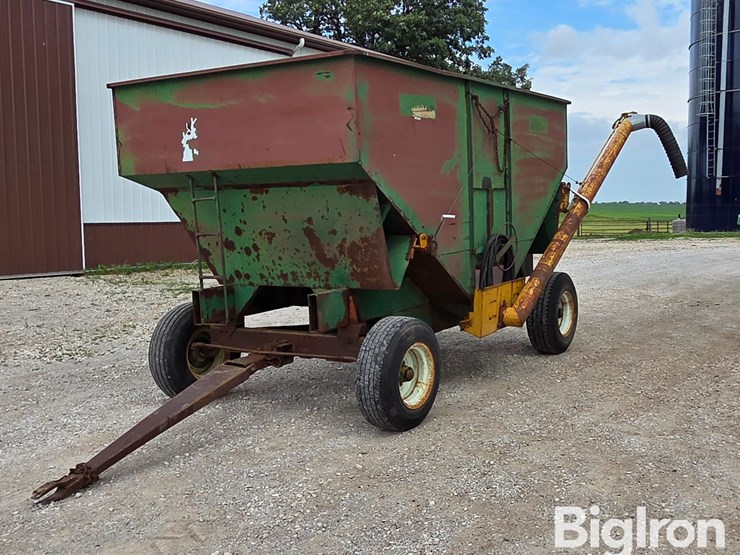 dakon-1212-dakon-gravity-wagon-with-hydraulic-auger-image-1