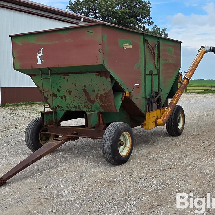 Dakon 1212 Dakon Gravity Wagon With Hydraulic Auger
