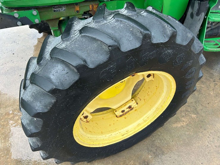 2012-john-deere-5101e-image-28