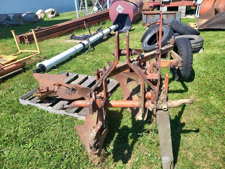allis-chalmers-3-bottom-3pt-hitch-moldboard-plow-w/coulters-image-18