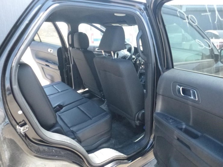 2017-ford-explorer-image-8