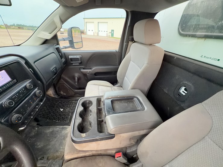 2015-chevrolet-silverado-3500-image-32