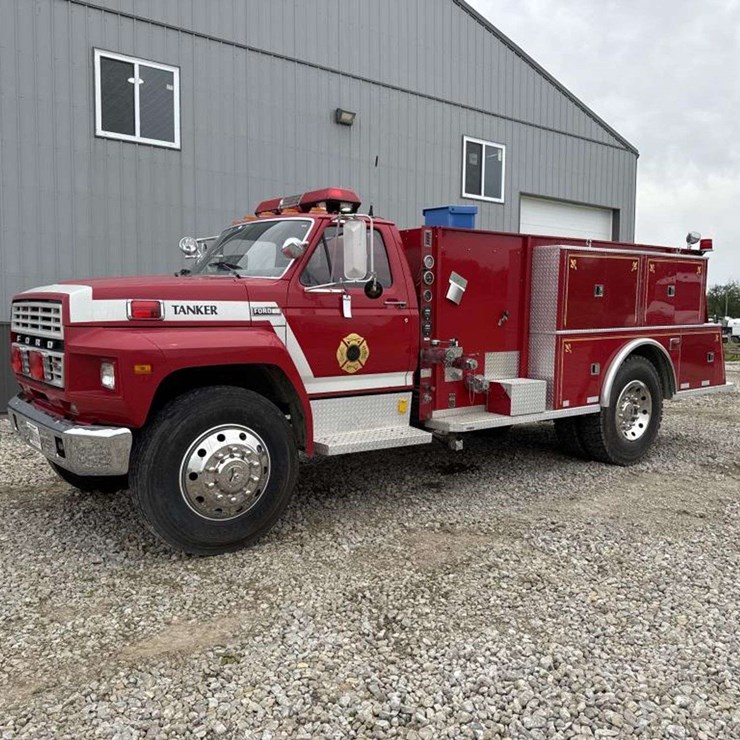 1980 FORD F800