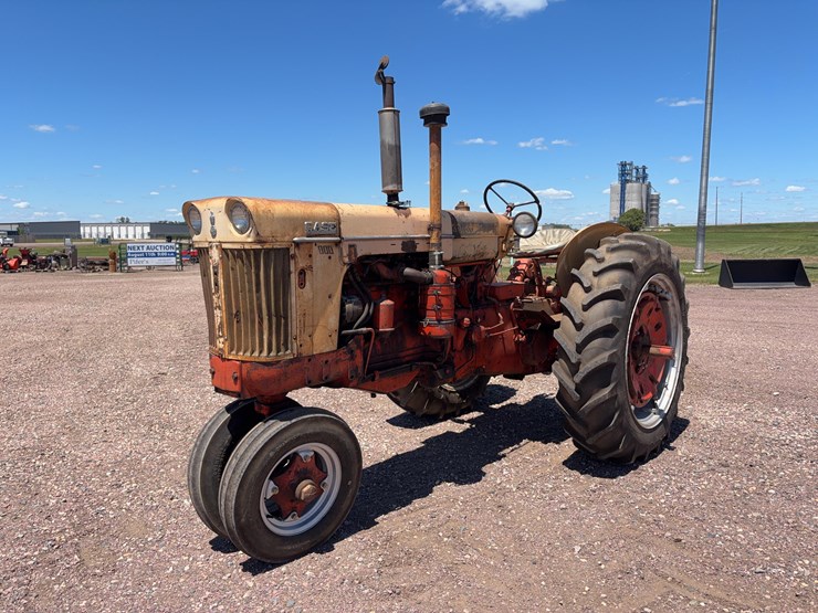 1958-case-801-b-tractor-image-1